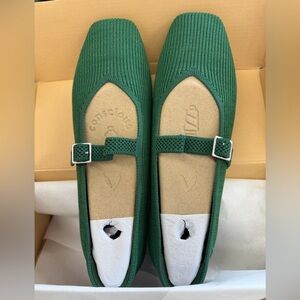 Vivaia shoes size US 11/M